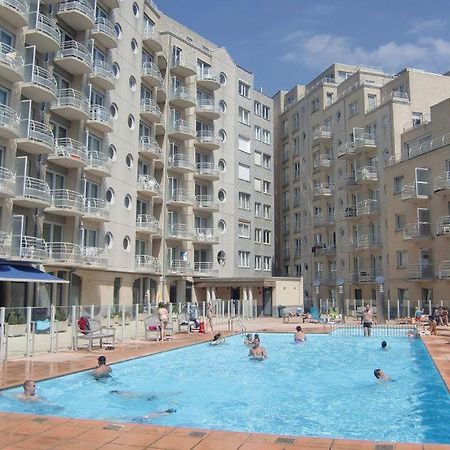 Studio Zwembad Met Frontaal Zeezicht Oostende Exteriör bild