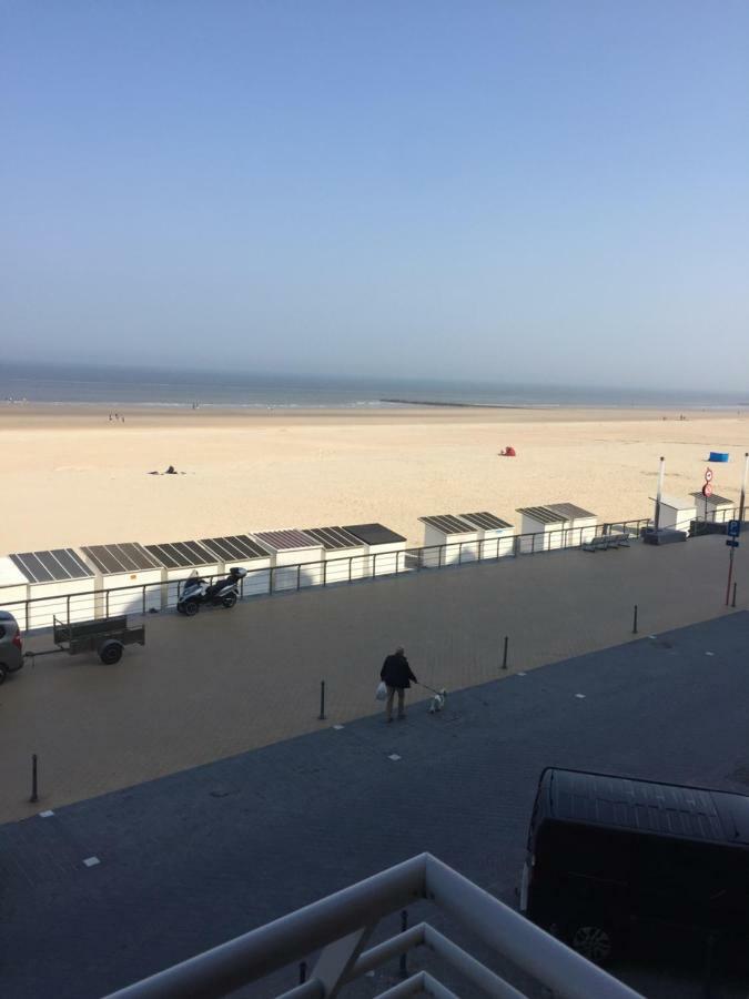 Studio Zwembad Met Frontaal Zeezicht Oostende Exteriör bild