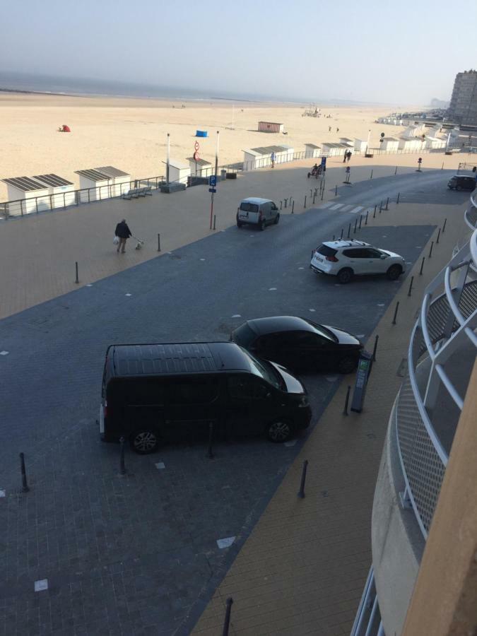 Studio Zwembad Met Frontaal Zeezicht Oostende Exteriör bild