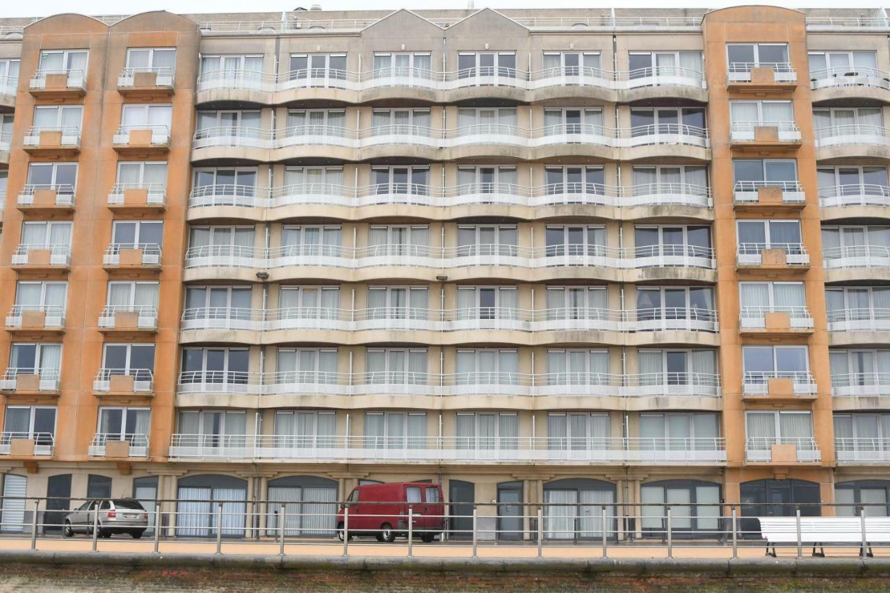 Studio Zwembad Met Frontaal Zeezicht Oostende Exteriör bild