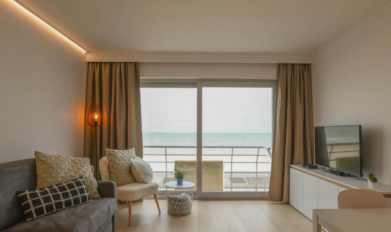 Studio Zwembad Met Frontaal Zeezicht Oostende Exteriör bild