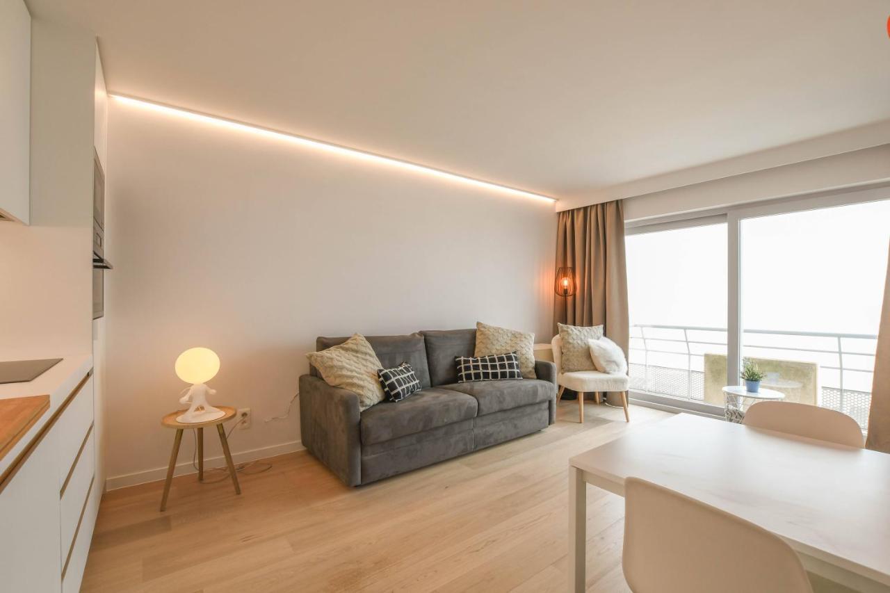 Studio Zwembad Met Frontaal Zeezicht Oostende Exteriör bild